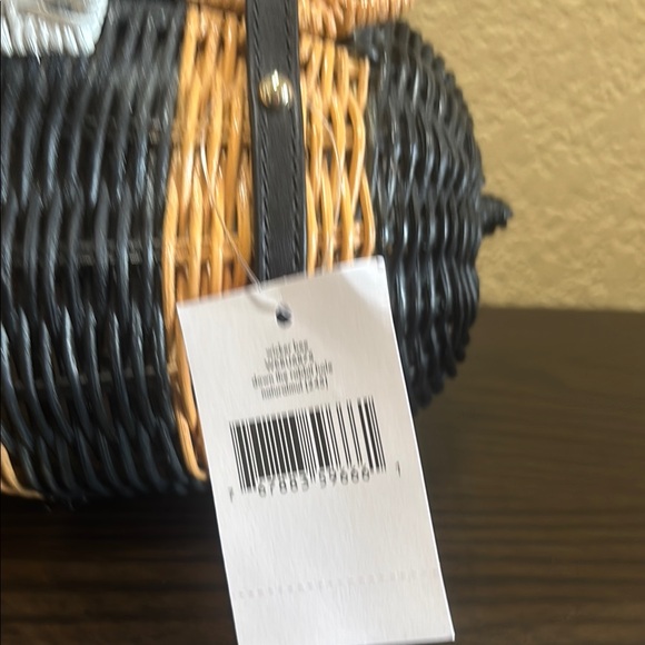 Black and Tan Woven Handbag - Picture 4 of 6